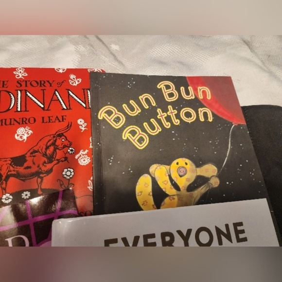 Kids Classic Must Have In Library Books! Six! Goodnight Moon,‎ 5 Monkeys & More! - Picture 2 of 7